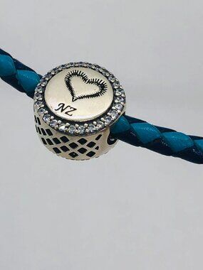 ✨✨Pandora New Zealand Kiwi & Fern Gift Exclusive Dangle Charm